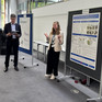 Annika Schnalke präsentiert ihr Poster zu Krafttraining in ambulanten Herzgruppen.