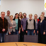 Gruppenfoto mit Projektpartnern und Cosmos-Logo